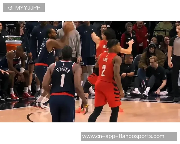 双星闪耀哈登与小卡末节狂砍29分超越开拓者全队得分之和